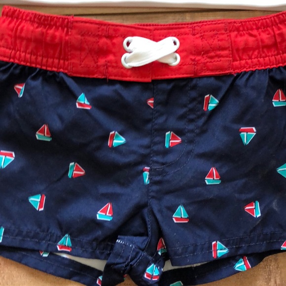 Swim shirt and matching trunks - Picture 2 of 6
